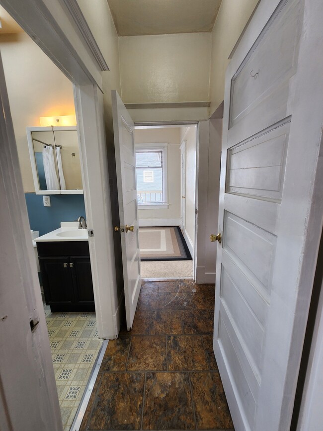 Building Photo - 304 NE 50th St