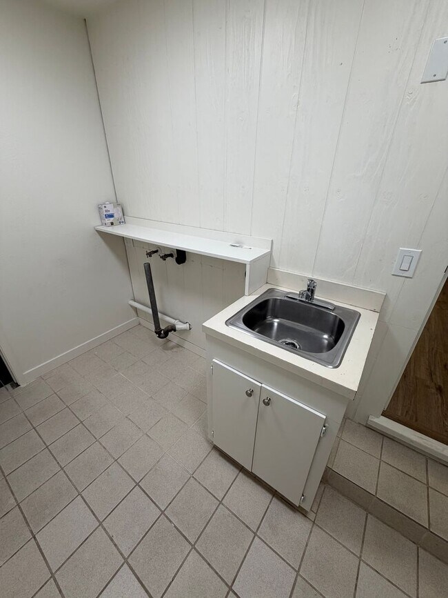 Building Photo - Remodeled home