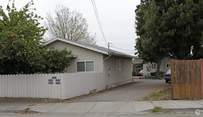 Primary Photo - 22637-22645 Happyland Ave