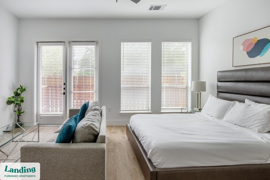 Building Photo - 650 E Sycamore St