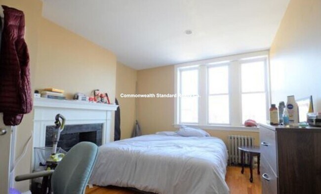 Building Photo - 56 Egmont St