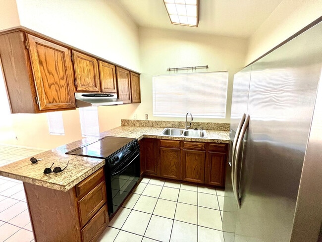 Building Photo - 941 W Enid Cir