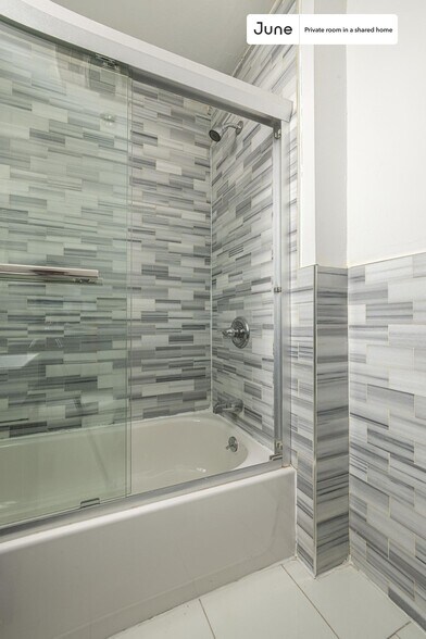Building Photo - Room in Shared 4 bed/2 bath home