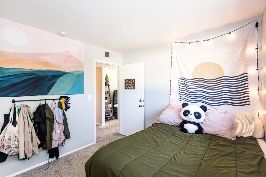 Building Photo - 1750 Prefumo Canyon Rd