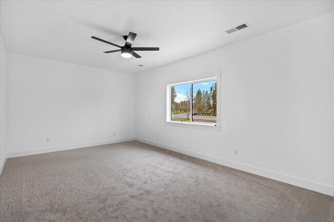 Building Photo - 208 Bogey Ln