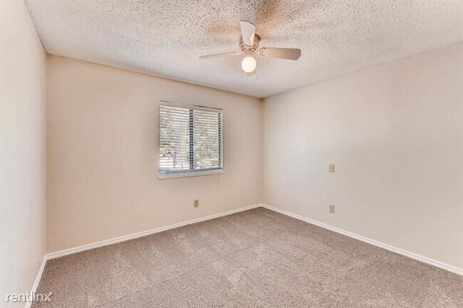 Building Photo - 4 br, 2.5 bath House - 3305 Castle Drive UNIT