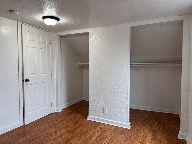 Building Photo - Updated 3 bedroom, 1 bath house in Springfield!