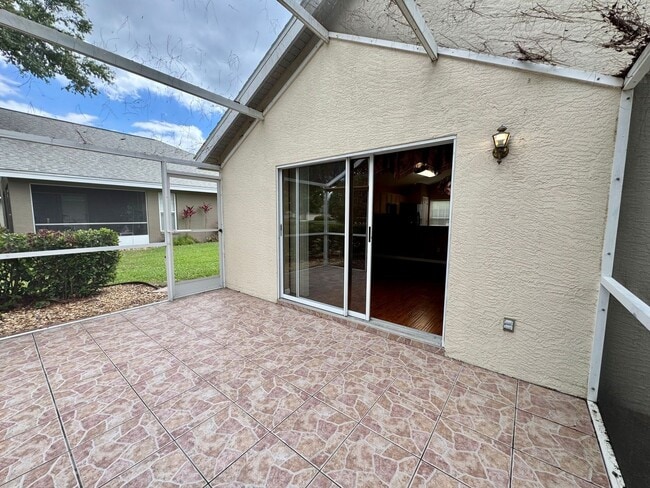 Building Photo - IMMACULATE 2 Bedroom / 2 Bathroom in Count...