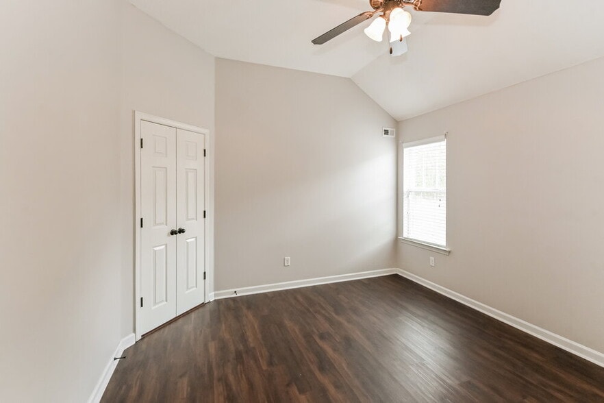 Building Photo - 7852 Ridgedale Dr