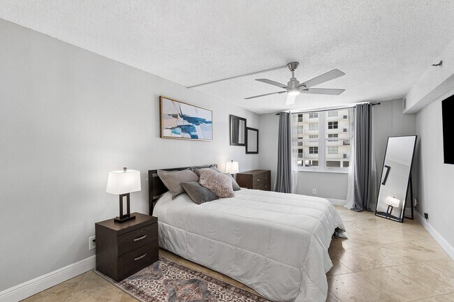 Building Photo - 4511 S Ocean Blvd