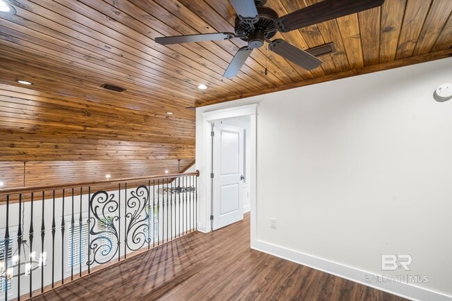 Building Photo - 818 Manci Ave