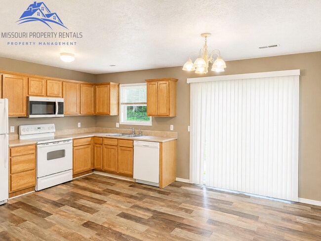 Building Photo - Merriam Woods- 3 Bed 2 Bath