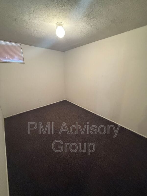 Building Photo - 1242 SW High Ave