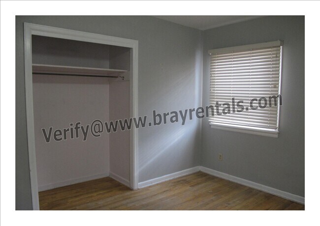 Building Photo - 1355 Mesa Ave