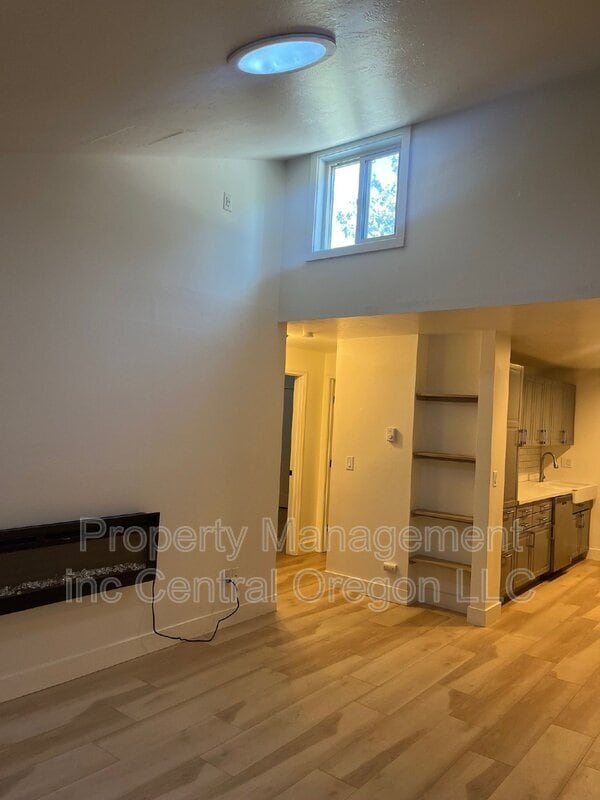 Building Photo - 1700 NE Wells Acres Rd