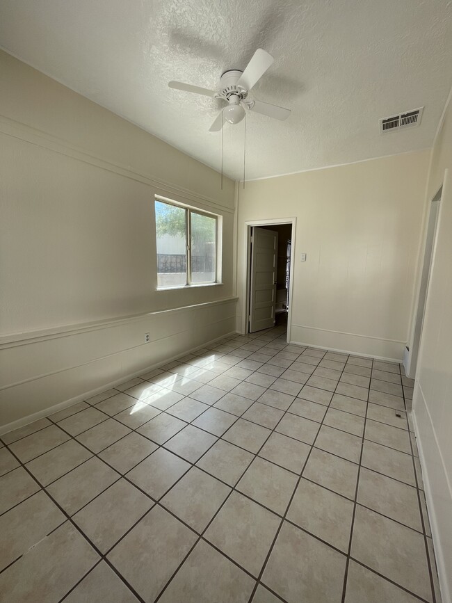 Building Photo - 1518 Lawton Dr
