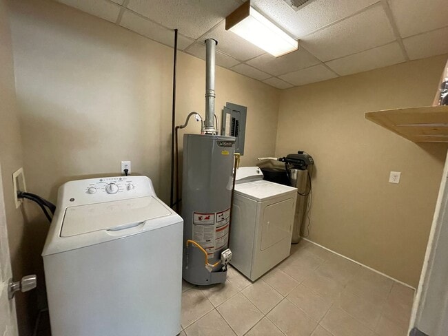 Building Photo - AVAILABLE NOW! 4 BEDROOM 2 BATH SINGLE FAMILY HOME IN CAROLLANE FARMS