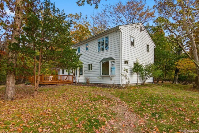 Building Photo - 14 Flax Pond Woods Rd