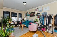 Building Photo - 1 bedroom in Chicago IL 60618