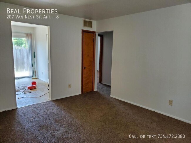 Building Photo - 207 Van Nest St