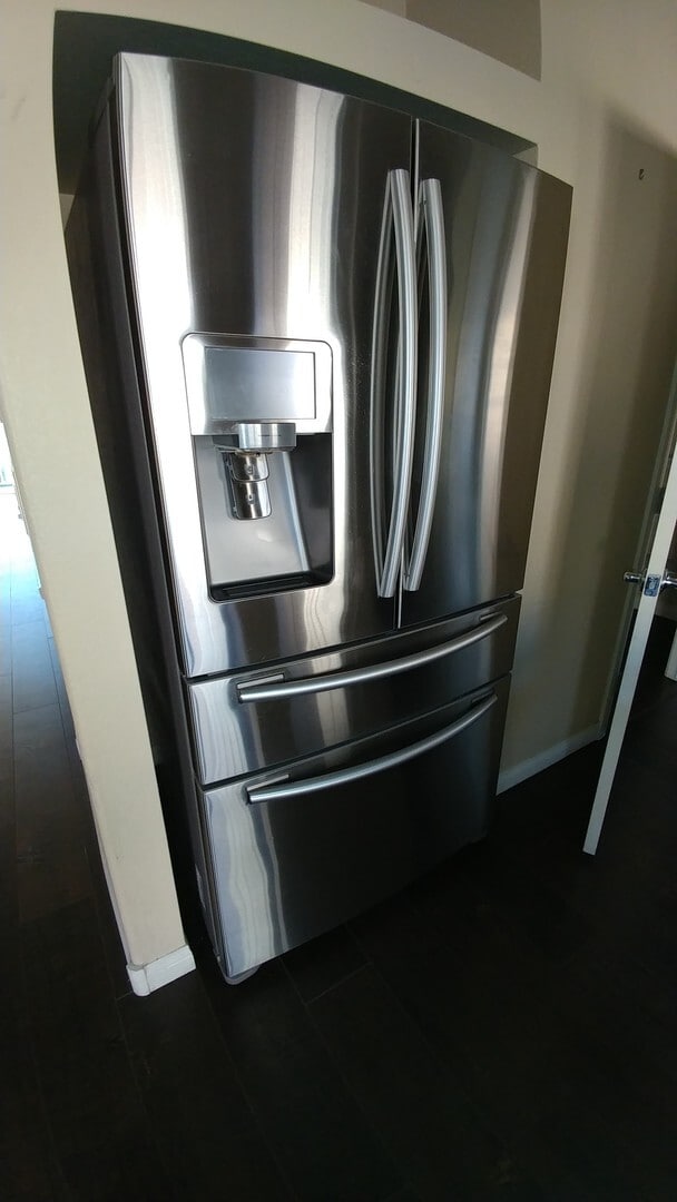 Building Photo - Multi level