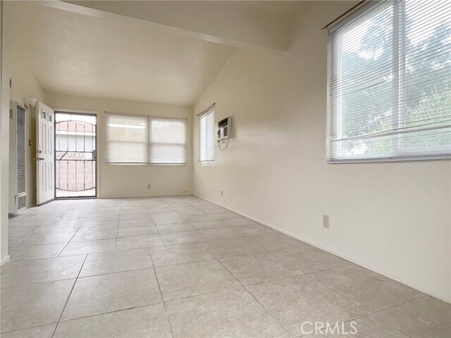 Building Photo - 284 N Palm Ave