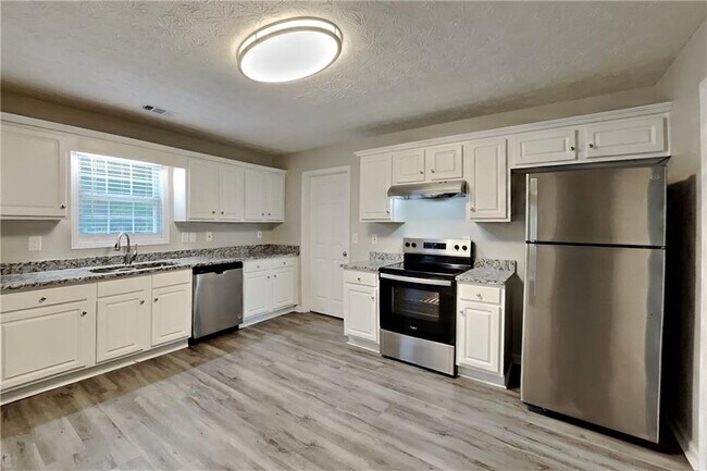 Building Photo - 399 Charesa Ln