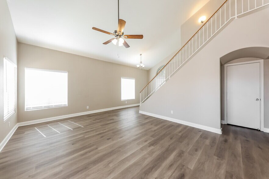 Building Photo - 19 S Tiago Dr