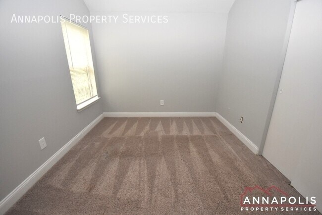 Building Photo - 906 Windwhisper Ln