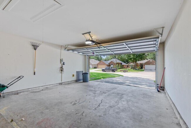 Building Photo - 10222 Squirehill Ct