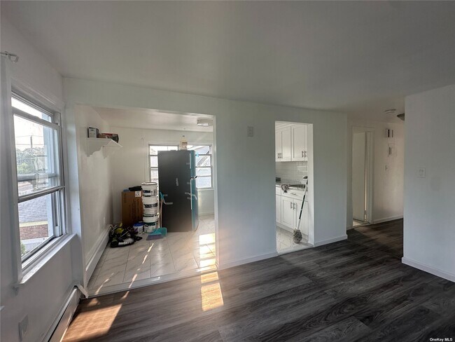 Building Photo - 1322 Commodore Rd