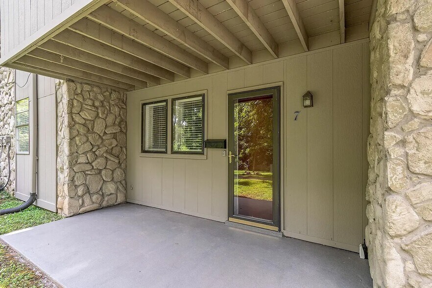 Building Photo - 2929 Selena Dr