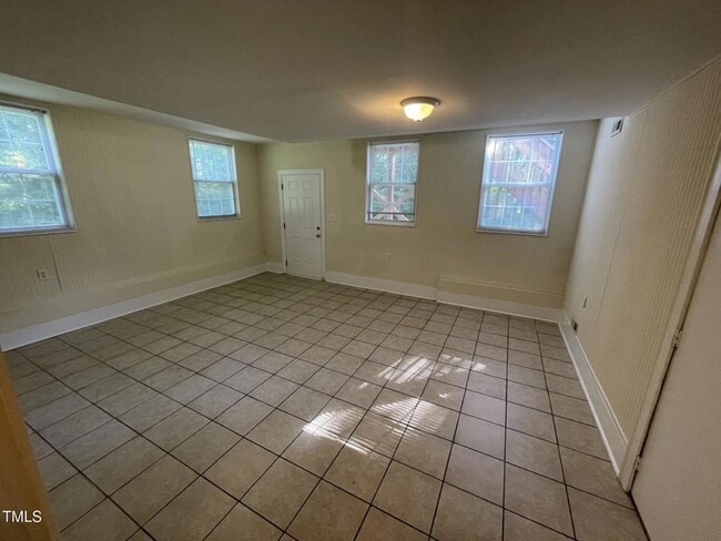 Building Photo - 5001 Knightsbridge Way