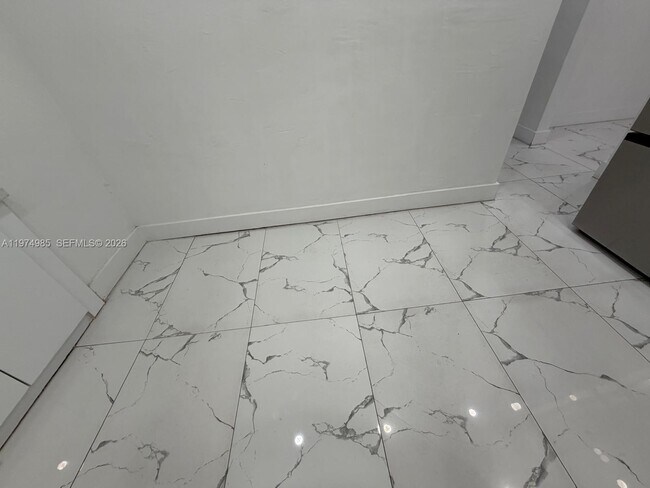 Building Photo - 345 SW 49th Ave