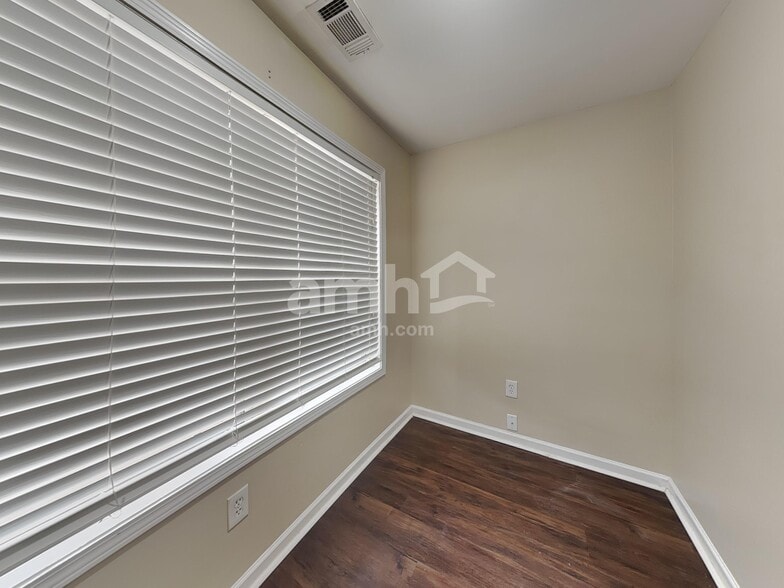 Building Photo - 243 Ascott Ln