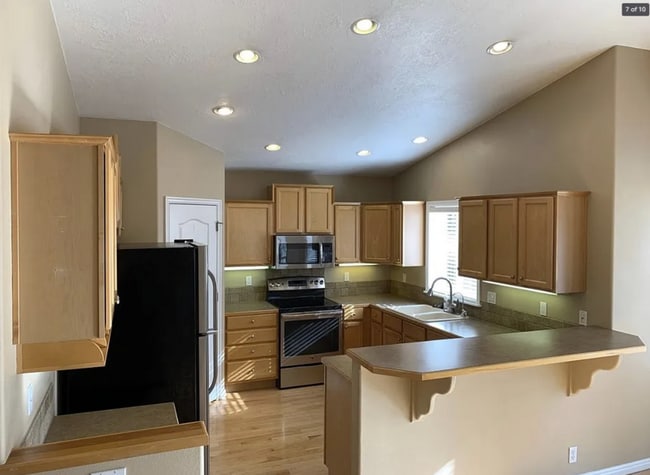 Building Photo - 13871 W Chatsworth Ct