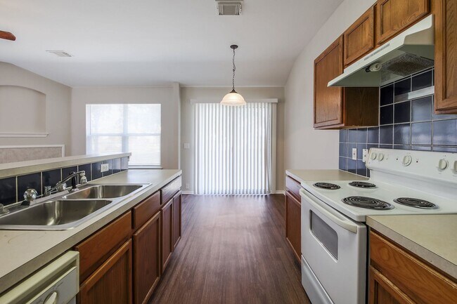 Building Photo - 14904 Antique Finish Dr