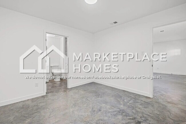 Building Photo - 853 Kippley St