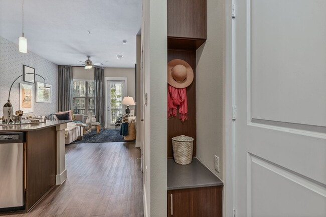 Building Photo - Cortland Oak Lawn