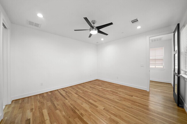Building Photo - 5341 Larkin St