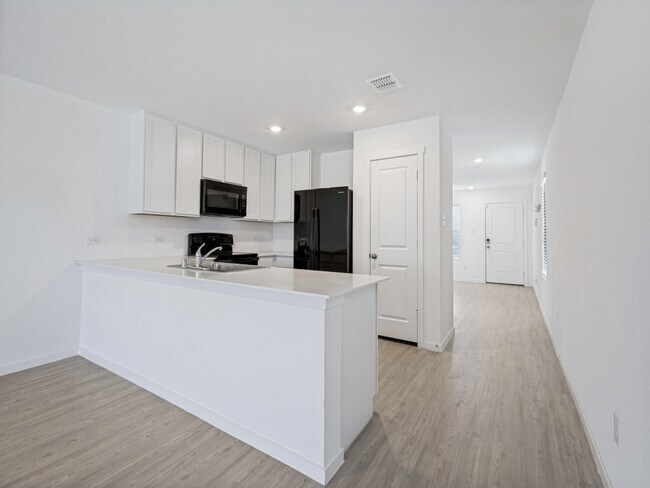 Building Photo - 6736 Bramblewood Dr