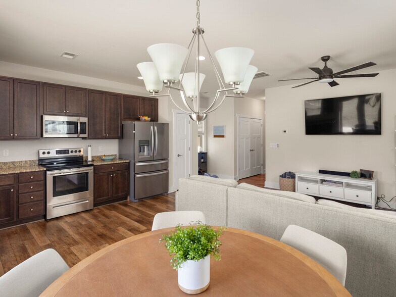 Building Photo - 84 Cardwell Ln