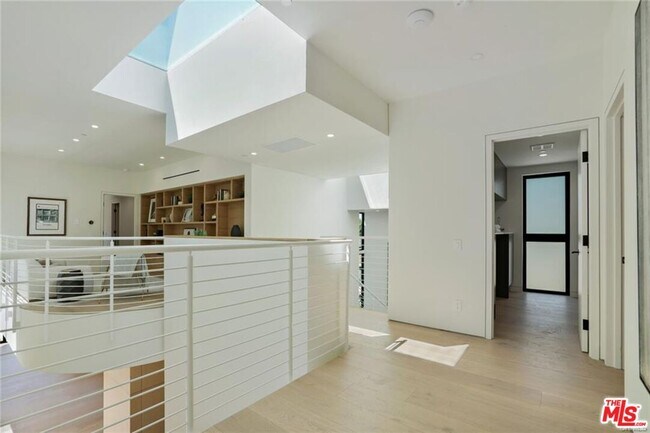 Building Photo - 4939 Petit Ave