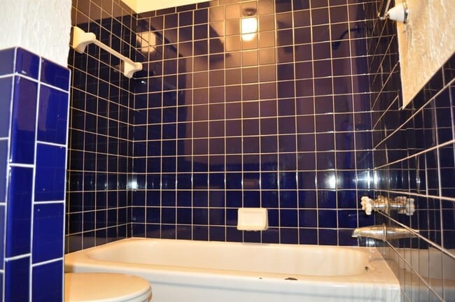 Building Photo - 6805 NW 63rd Terrace