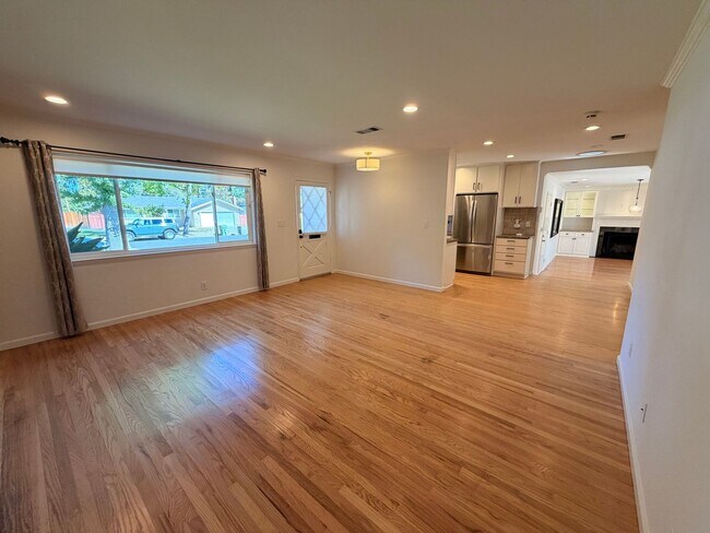 Building Photo - 362 Penn Way