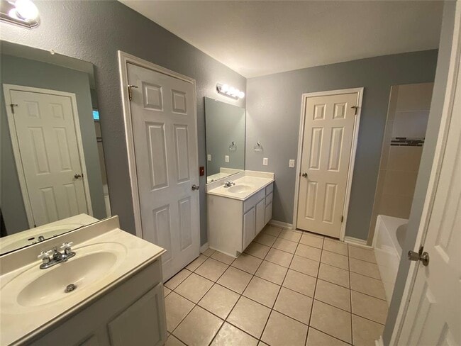 Building Photo - 1513 Deepwoods Trail