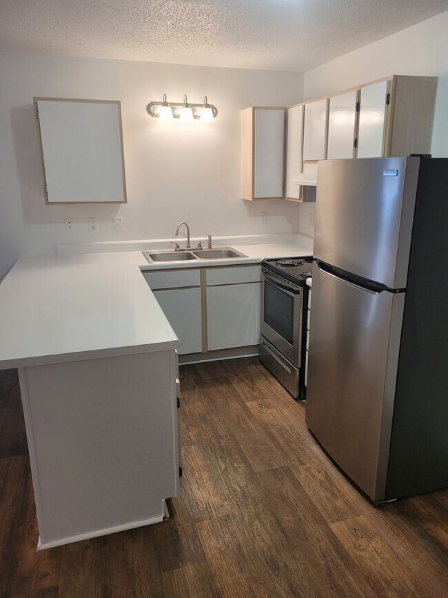 Building Photo - Where Comfort Meets Convenience!