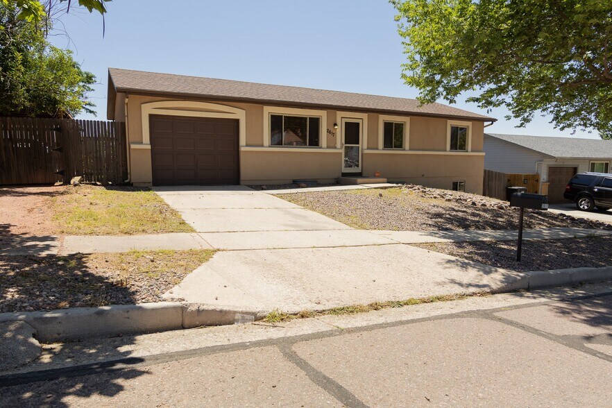 Building Photo - 2617 Montebello Dr W