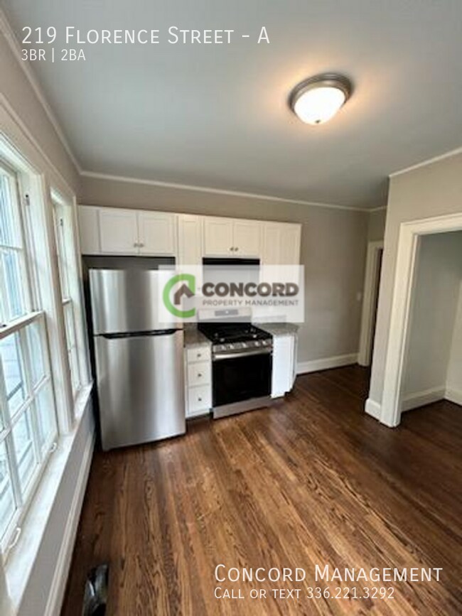 Building Photo - 219 Florence St