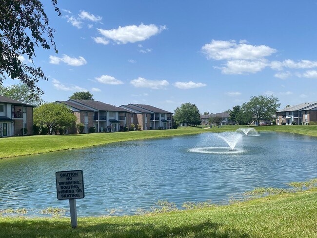 Building Photo - Beautiful 2-bedroom 2 bath apartment, UPSTAIRS WITH A LAKEVIEW.